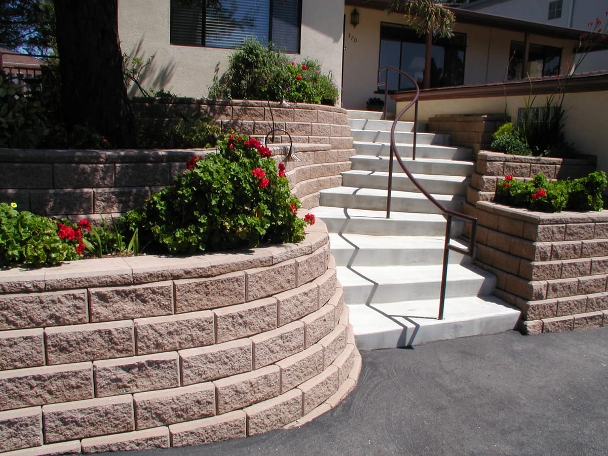 Custom retaining wall with natural stone in Northern Kentucky